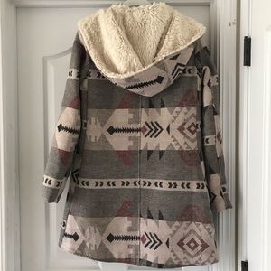 BB Dakota Jackets & Coats - Hooded printed coat w/faux fur BB Dakota Jackets & Coats - Hooded printed coat w/faux fur